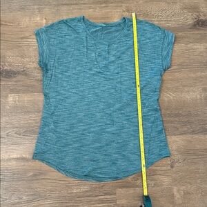 lululemon runaround Heathered Teal capped sleeve Tee Size 10